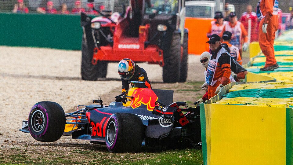 Daniel Ricciardo erlitt im Qualifying Schiffbruch, Foto: Sutton