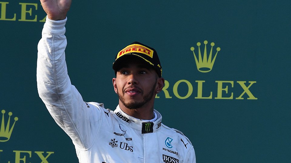 Lewis Hamilton präsentiert sich tiefenentspannt, Foto: Sutton