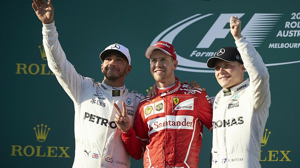 Sebastian Vettel ließ in Melbourne die beiden Silberpfeile hinter sich, Foto: Mercedes-Benz