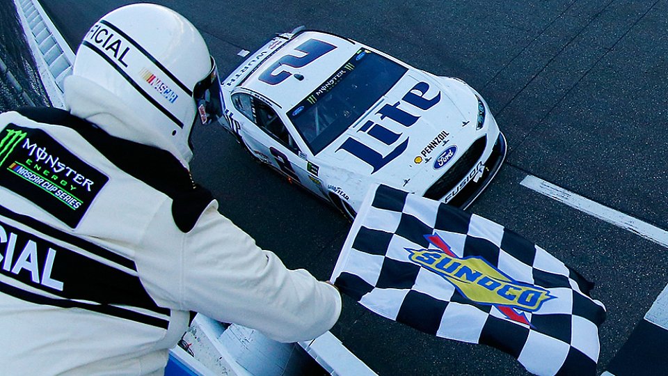 Zweiter Saisonsieg für Brad Keselowski im Penske-Ford, Foto: NASCAR