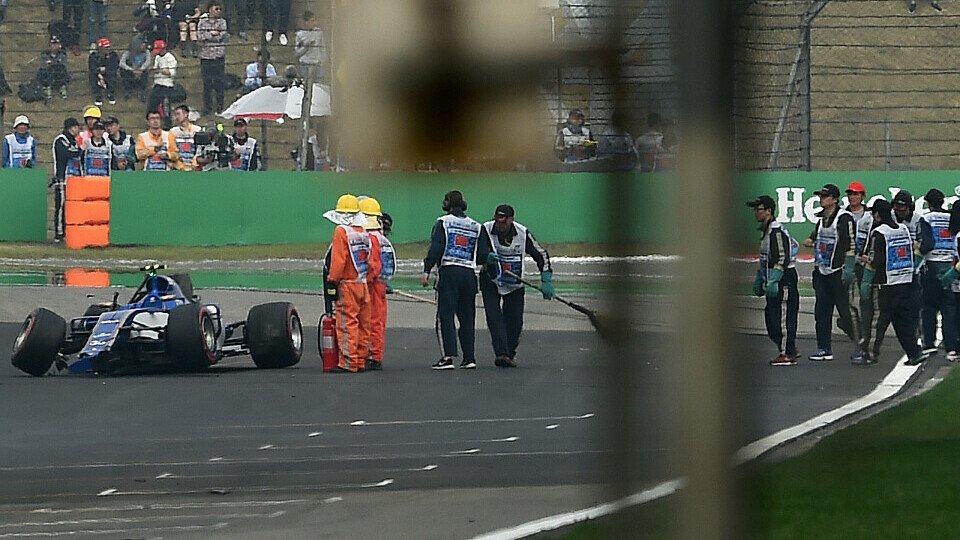 Giovinazzi crashte während Q1 am Samstag, Foto: Sutton