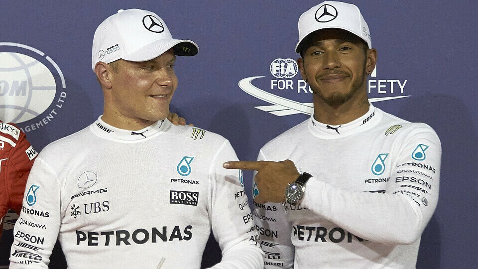Er war war stärker: Lewis Hamilton gratuliert Valtteri Bottas zur Pole, Foto: Mercedes-Benz