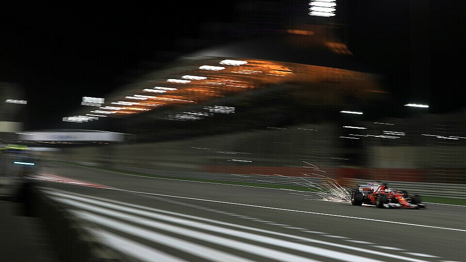 Sebastian Vettel feiert seinen dritten Sieg beim Bahrain GP, Foto: Sutton