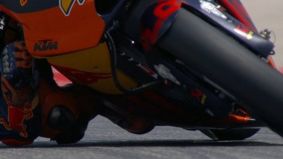Ein mächtiger Spoiler zeichnet sich an der Front der KTM ab