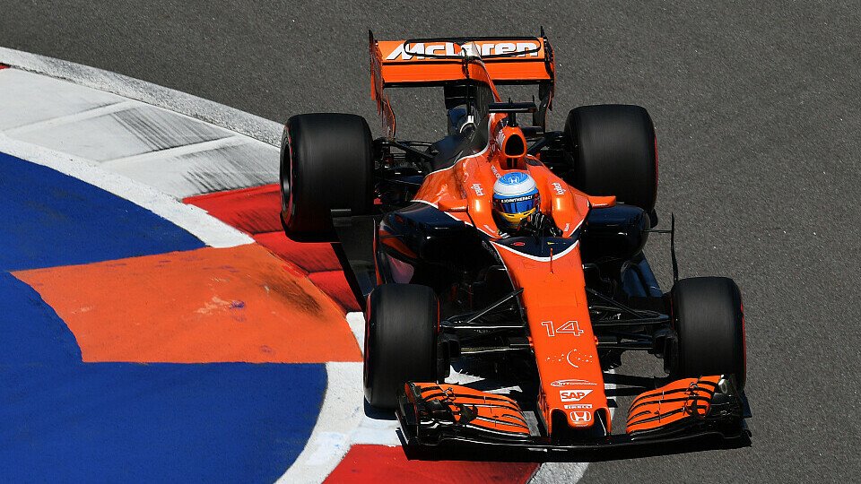 Zurück in der Realität: Alonso sitzt zum Spanien GP wieder im MCL32, Foto: Sutton