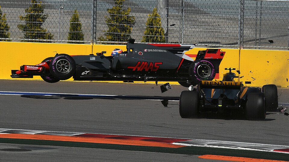 Romain Grosjean und Jolyon Palmer sind sich auch zwei Wochen nach dem Unfall nicht einig, Foto: Sutton