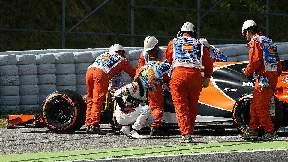 Bei McLaren Honda läuft es weiterhin nicht - Kommt Hilfe von Mercedes?, Foto: Sutton
