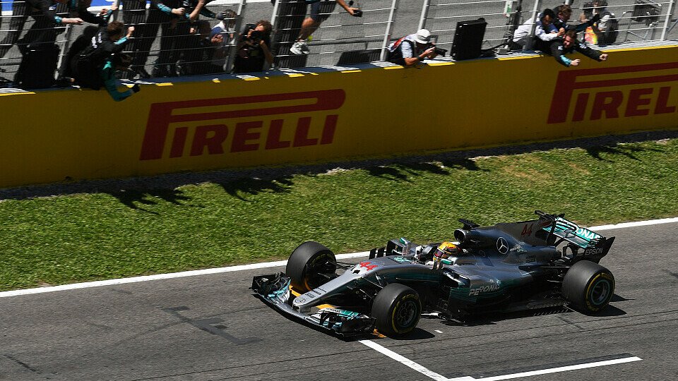 Lewis Hamilton setzte sich auf der Strecke gegen Sebastian Vettel durch