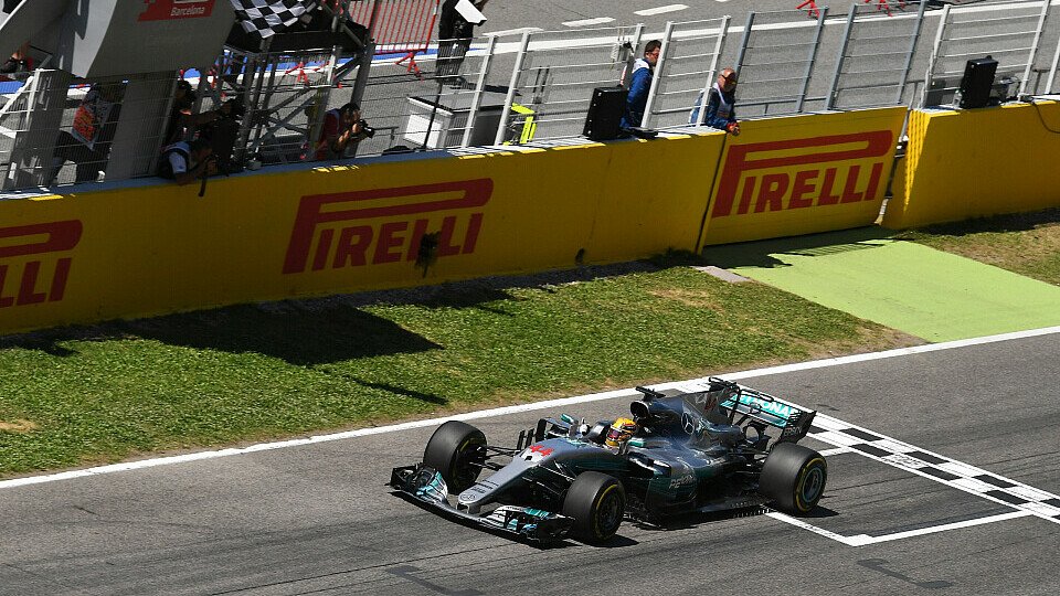 Lewis Hamilton gewann das Rennen in Barcelona, Foto: Sutton