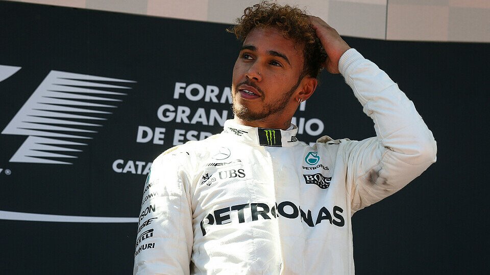 Lewis Hamilton war nach dem Rennen sichtlich am Ende, Foto: Sutton