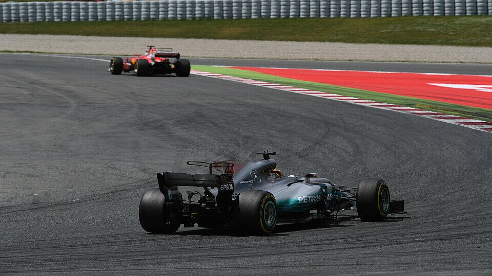 Mercedes' Lewis Hamilton sieht sich weiterhin in der Ferrari-Jägerrolle, Foto: Sutton