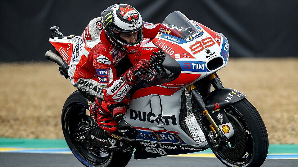 Jorge Lorenzo hatte es am Samstag in Le Mans nicht leicht, Foto: Ducati