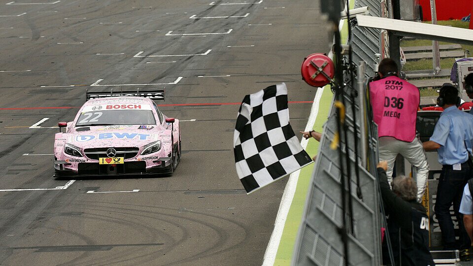 Auer siegte im dritten Rennen bereits zum zweiten Mal in seinem pinken Mercedes, Foto: DTM