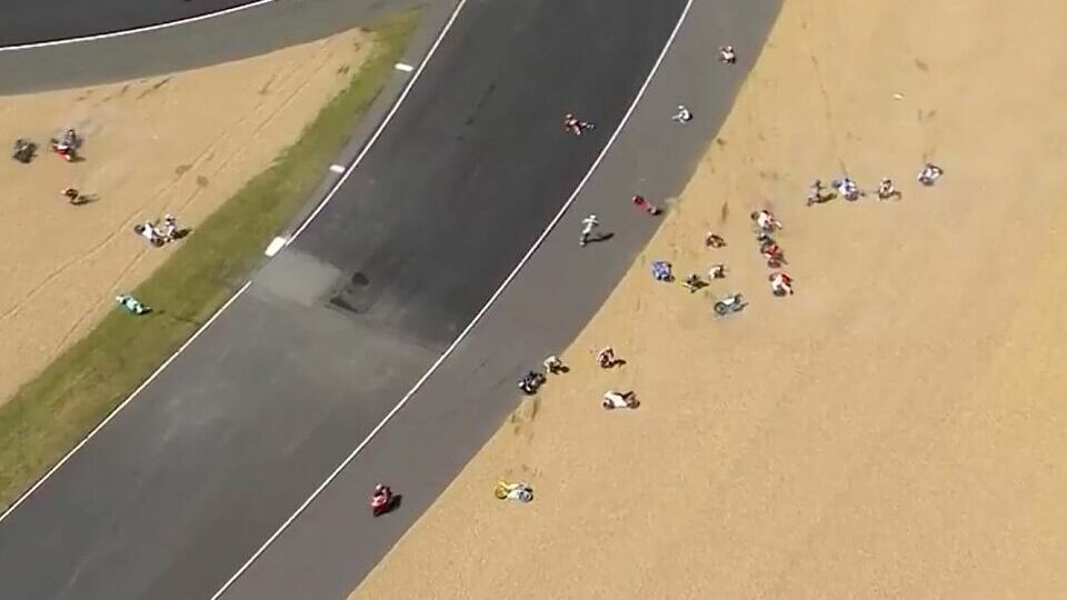 So sah es nach dem Unfall im Kiesbett aus, Foto: MotoGP/Screenshot