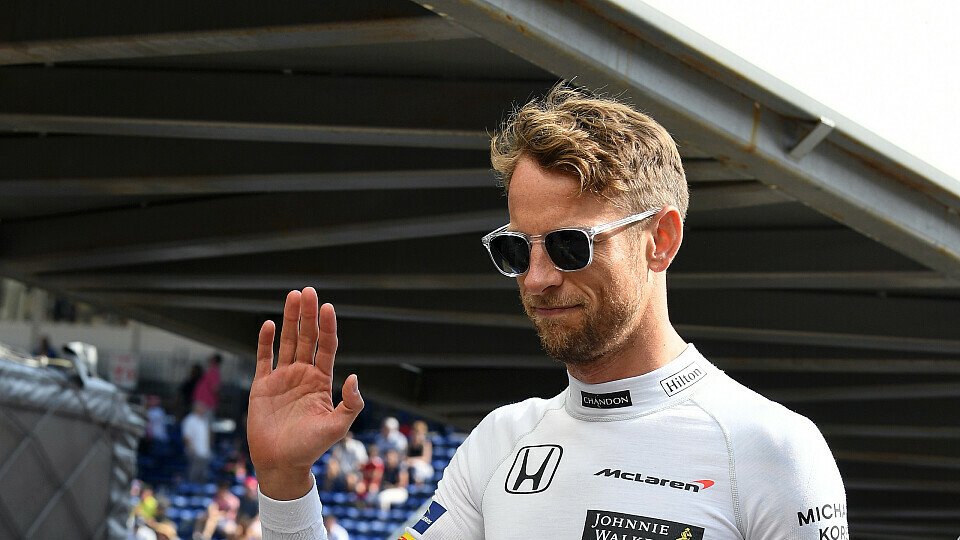 Jenson Button erhielt von der FIA eine sportlich gerechtfertigte, jedoch völlig sinnfreie Bestrafung, Foto: Sutton