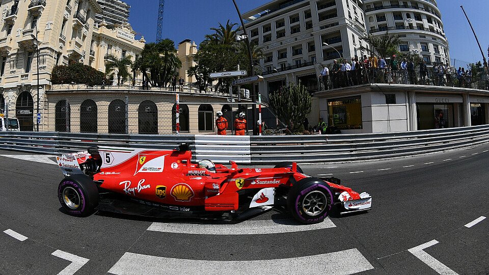 Sebastian Vettel musste Kimi Räikkönen den Vortritt in Monaco überlassen, Foto: Sutton