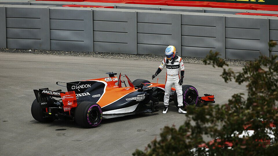 Zum fünften Mal in dieser Saison endete ein Rennen für Fernando Alonso vorzeitig, Foto: Sutton