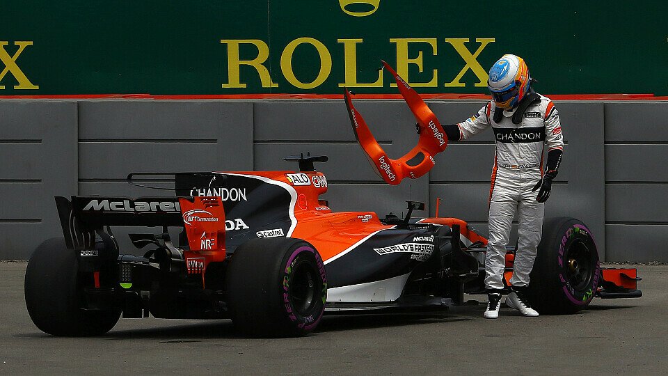 Honda wechselt in Baku wieder fleißig Teile an den McLarens, Foto: Sutton