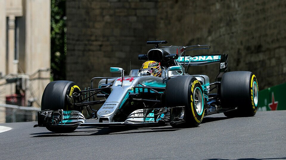 Lewis Hamilton sichert sich die erste Pole Position beim Aserbaidschan GP, Foto: Sutton