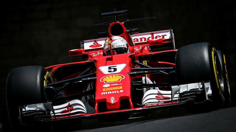 Sebastian Vettel erhielt für seinen Baku-Rammstoß eine 10-Sekunden-Stop-and-Go-Strafe, Foto: Sutton