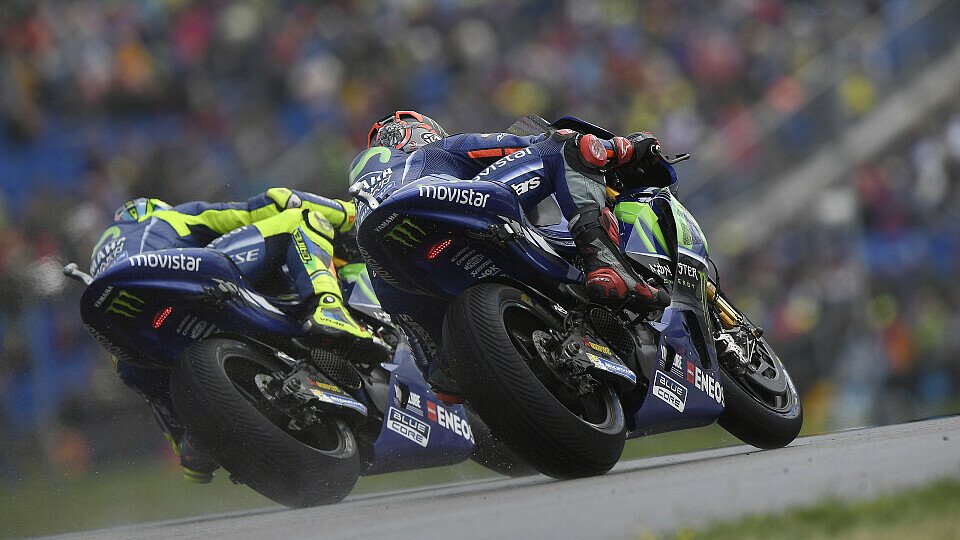 Valentino Rossi und Maverick Vinales haben auf nassem Geläuf kaum Chancen, Foto: Yamaha