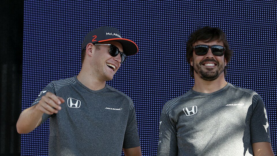Zwei Punkte in Baku? Über solche 'Erfolge' können Vandoorne und Alonso nur lachen, Foto: Sutton