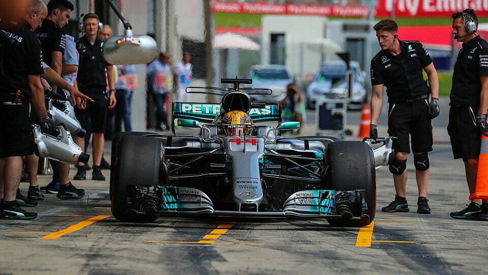 Lewis Hamilton muss wegen eines Getriebewechsels in Österreich um fünf Plätze in der Startaufstellung zurück, Foto: Sutton