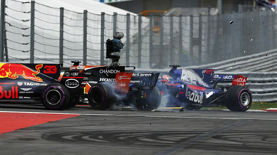 Für Max Verstappen war der Österreich GP auf dem Red Bull Ring nach einer Kurve gelaufen, Foto: Sutton