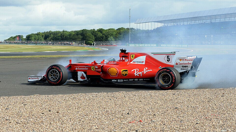 Sebastian Vettel ruinierte mit einem Highspeed-Dreher seine Reifen, Foto: Sutton