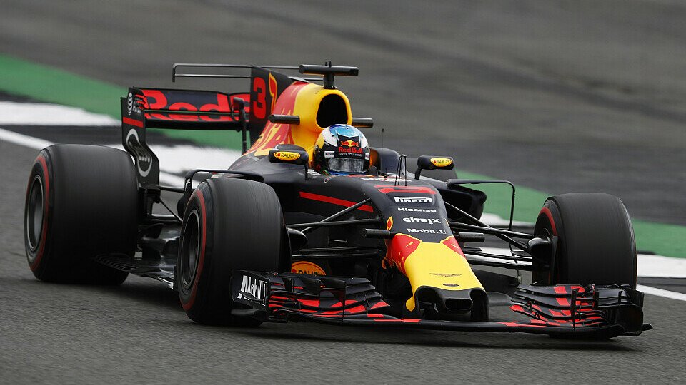 Red Bull duellierte sich beim Trainingsauftakt in Silverstone mit Ferrari, Foto: LAT Images