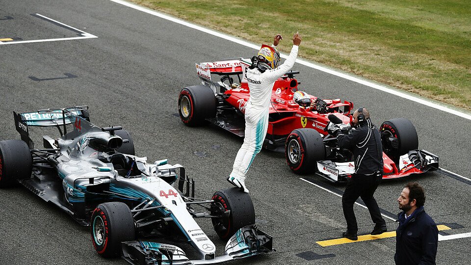 Lewis Hamilton startet den Großbritannien GP von der Pole Position, Foto: LAT Images