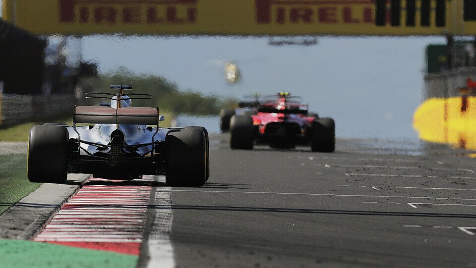 Ferrari ist in Ungarn bei der Reifenwahl kompromissloser als Mercedes unterwegs, Foto: LAT Images