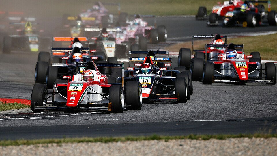 32 Fahrer aus 19 Nationen gingen in den ersten 12 Saisonrennen der ADAC Formel 4 an den Start, Foto: ADAC Formel 4