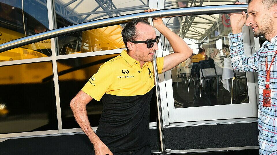 Robert Kubica zeigt sich erstmals wieder im Formel-1-Fahrerlager, Foto: Motorsportpics - Jerry Andre