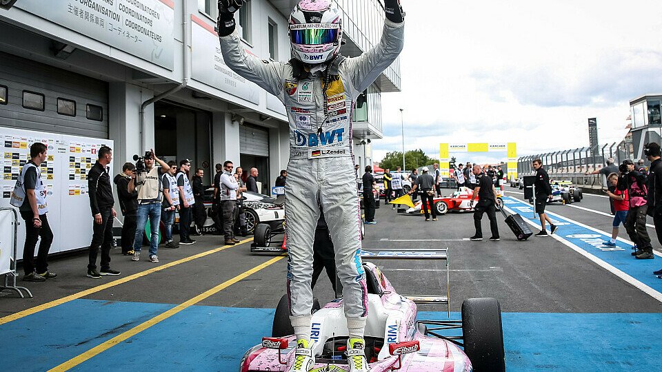 Lirim Zendeli fährt auf dem Nürburgring seinen zweiten Saisonsieg in der ADAC Formel 4 ein, Foto: Gruppe C GmbH