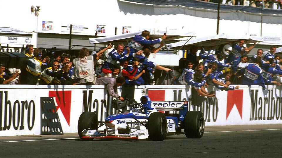 Damon Hill verpasste 1997 in Ungarn einen sensationellen Sieg für Arrows nur knapp, Foto: LAT Images