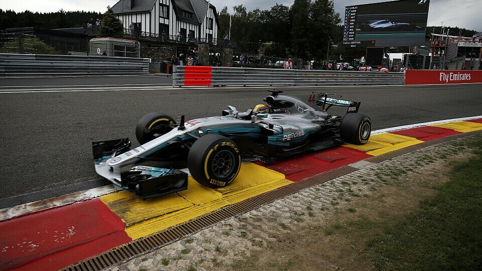 Lewis Hamilton holt sich die Pole in Spa - Schumacher-Rekord egalisiert, Foto: LAT Images