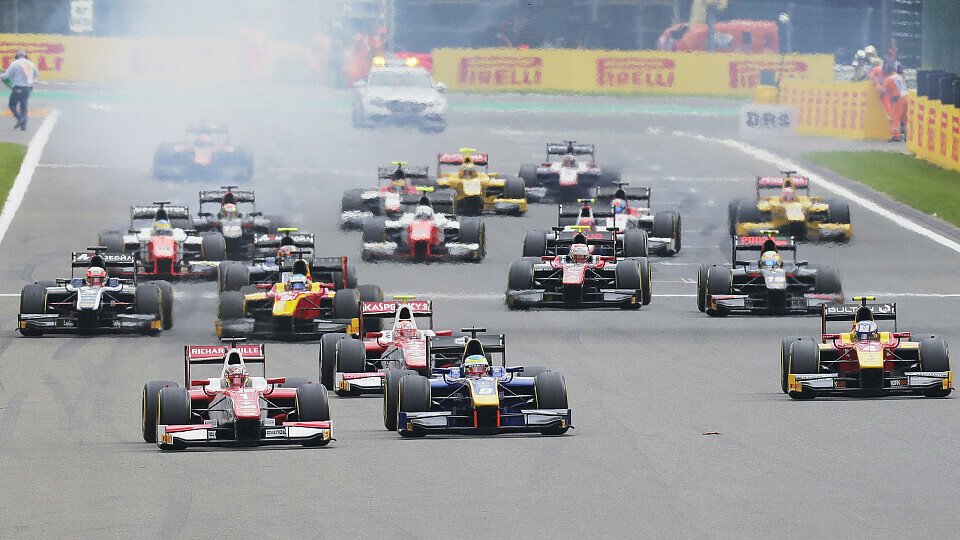 Jedes der zehn Formel-2-Teams bringt zwei Autos an den Start, Foto: Sutton