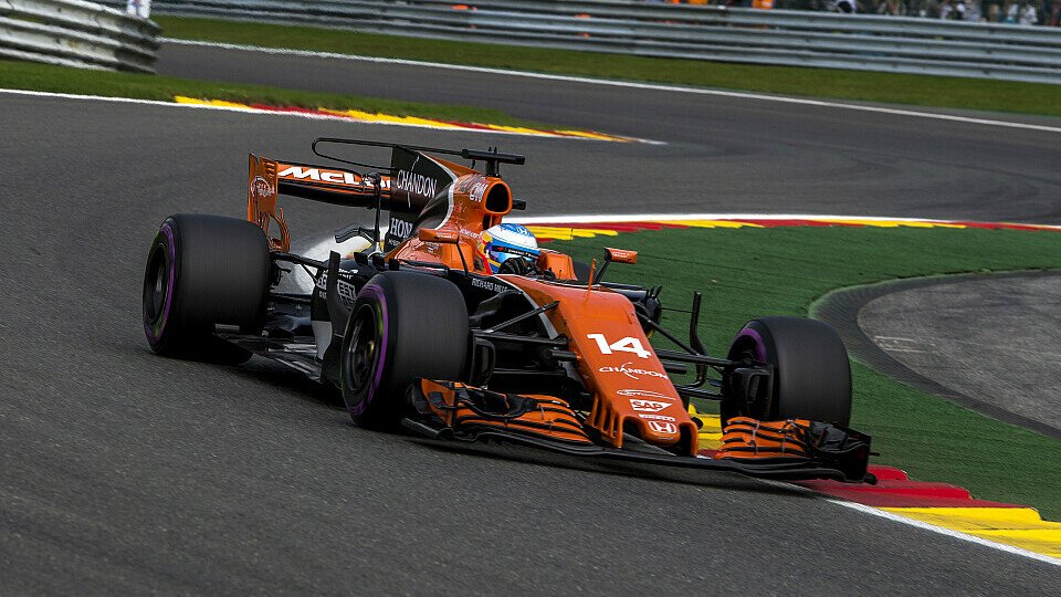 Fernando Alonso profitierte im Belgien-Qualifying vom McLaren-Teamwork mit Stoffel Vandoorne, Foto: Sutton