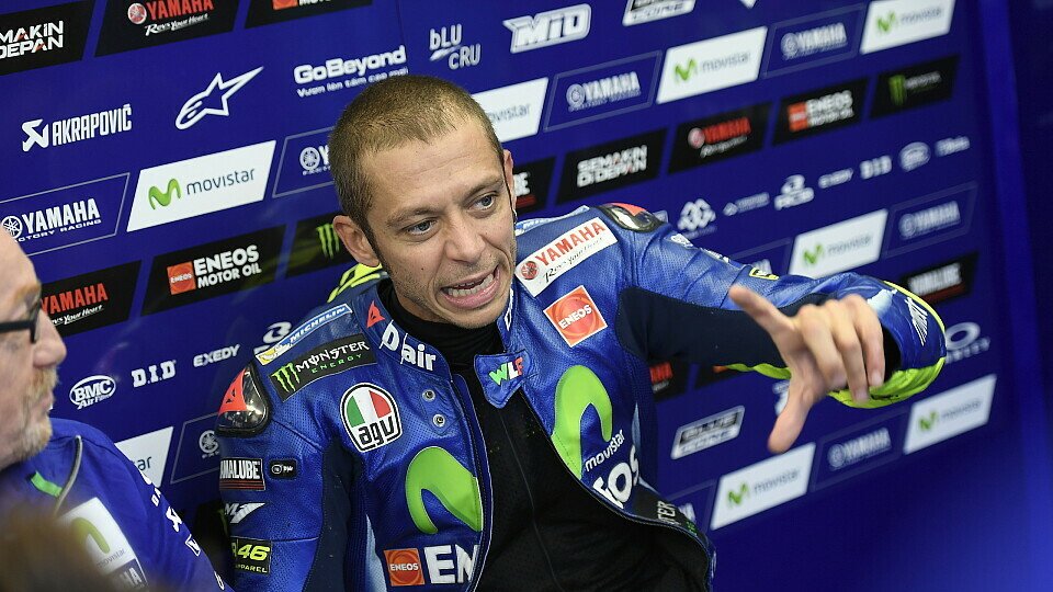 Valentino Rossi war mit Andrea Iannones Manöver in der Honda Hairpin nicht einverstanden, Foto: Yamaha