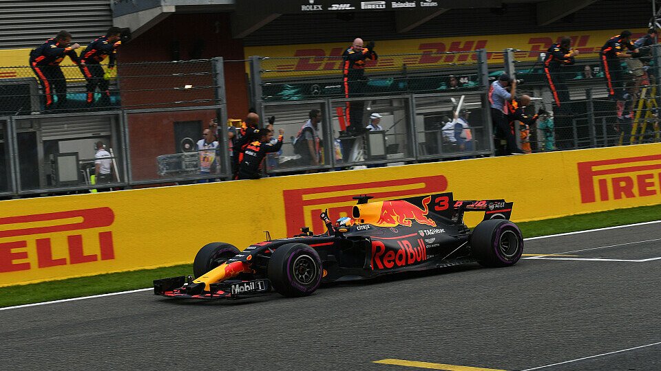 Daniel Ricciardo fuhr mit einem Super-Manöver auf das Podest, Foto: Sutton