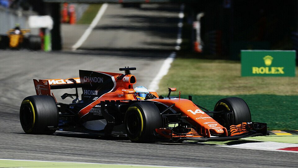 Fernando Alonso war in Monza ganz und gar nicht einverstanden mit Palmers Abkürzen der Schikane - und dem Strafmaß der Stewards, Foto: LAT Images