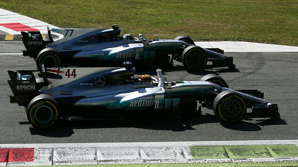 Lewis Hamilton und Valtteri Bottas fuhren in Monza Kreise um den Rest der Welt, Foto: LAT Images