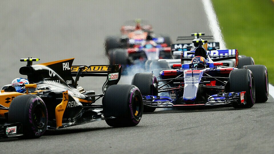 Sitzt Carlos Sainz schon beim Malaysia GP im Renault?, Foto: LAT Images