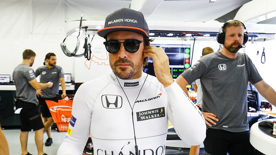 Fernando Alonso bleibt wohl auch 2018 mit McLaren in der Formel 1, Foto: LAT Images
