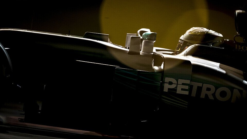 Lewis Hamilton hat mit seinem Mercedes in Singapur einmal mehr zu kämpfen, Foto: LAT Images