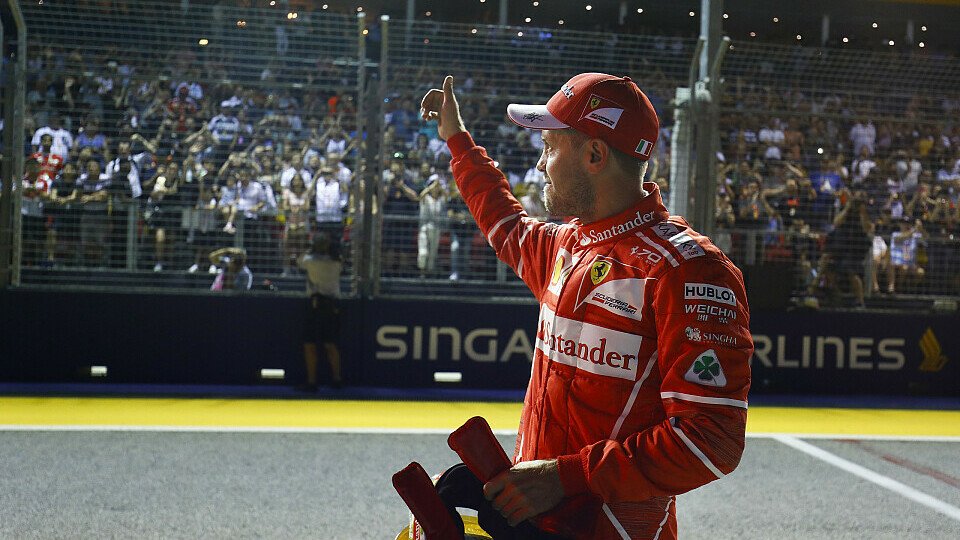 Sebastian Vettel holt die Pole Position in Singapur, Foto: LAT Images