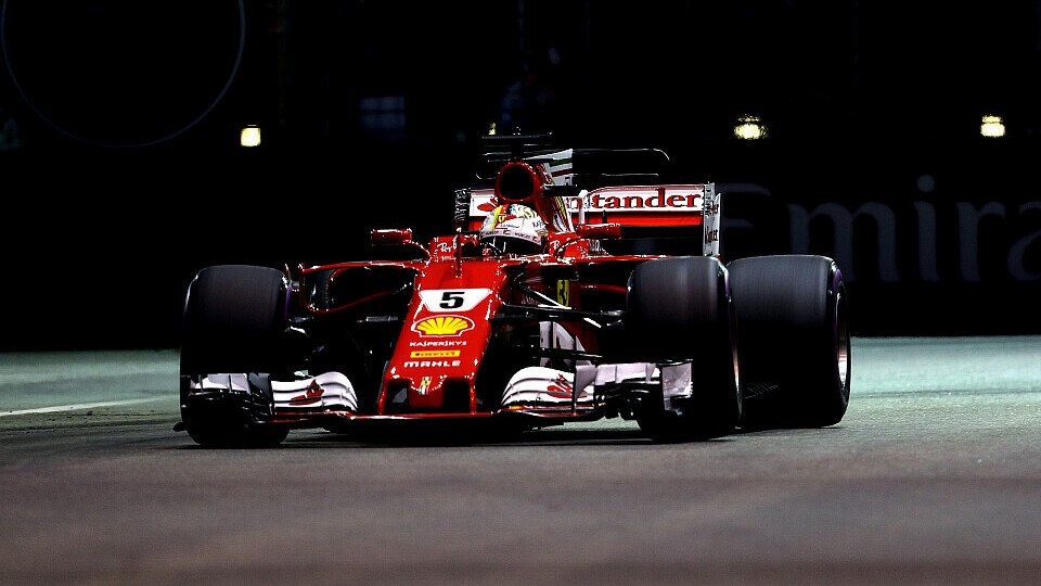 Formel 1: Sebastian Vettel (Ferrari) holt sich die Pole in Singapur, Foto: LAT Images