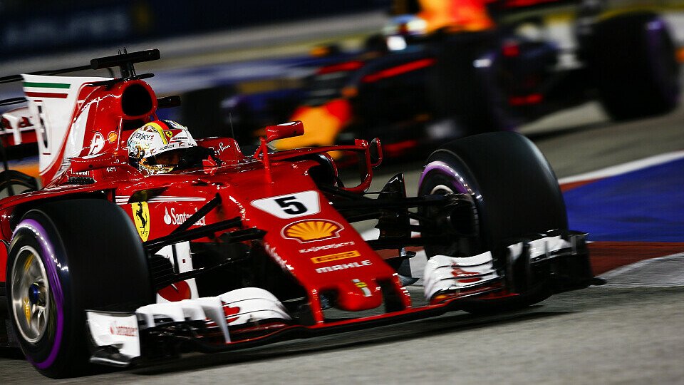 Sebastian Vettel (Ferrari) vermochte Red Bull im Singapur-Qualifying erst im letzten Moment noch abzufangen, Foto: LAT Images