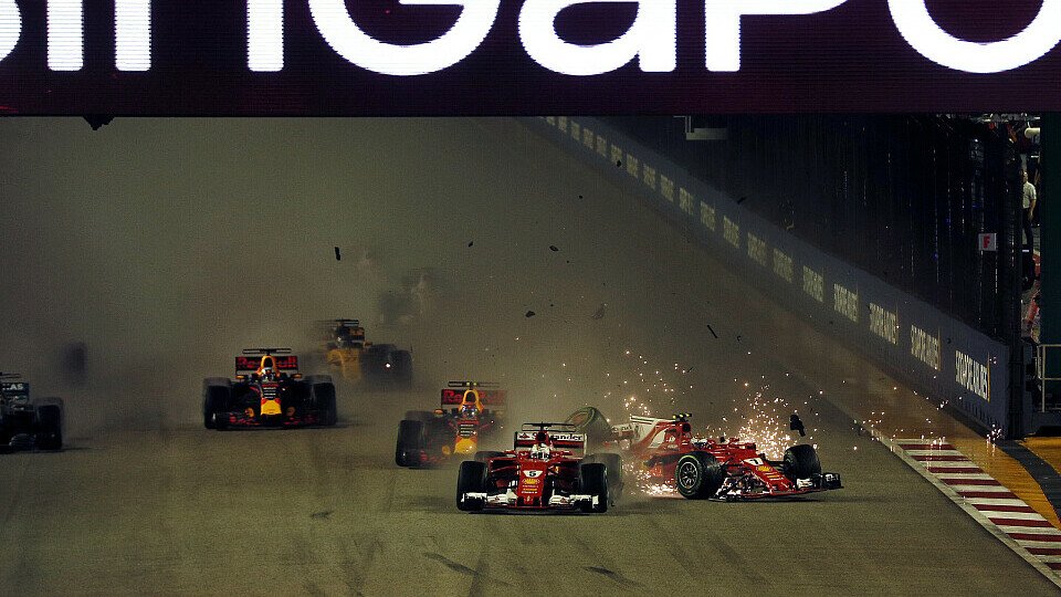 Die Startkollision zwischen Vettel, Verstappen und Räikkönen bestimmte den Singapur GP 2017, Foto: Sutton